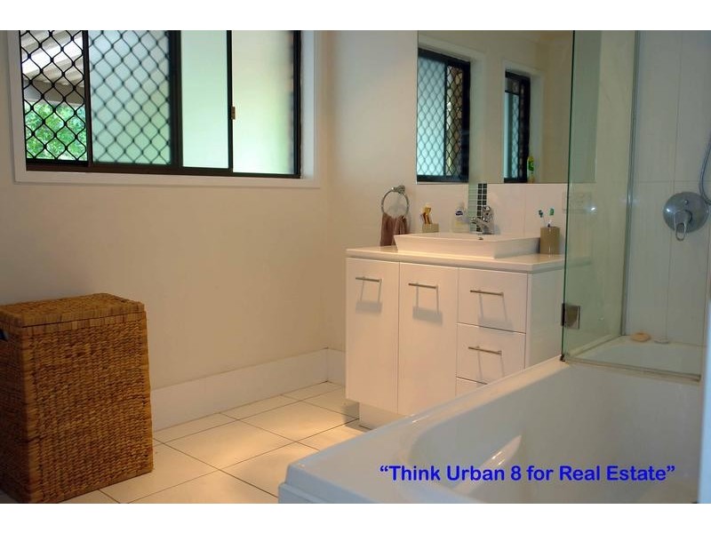 2 Lowan Street, Bellbowrie QLD 4070